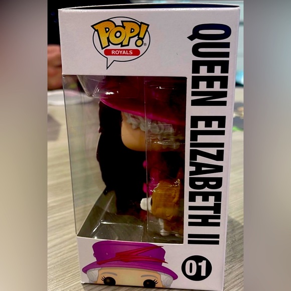 Queen Elizabeth II funko pop - Picture 2 of 5